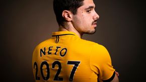 Neto Signing 12