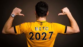 Neto Signing 14