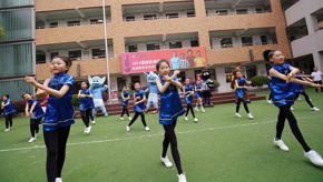 Wolfie in China3.jpg (1)