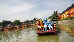 Wolfie in China8.jpg (1)