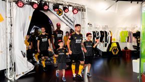 Away kit 2.jpg