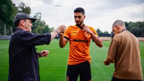 Raul Signing15