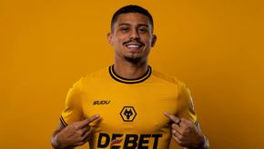 Andre Signing 13