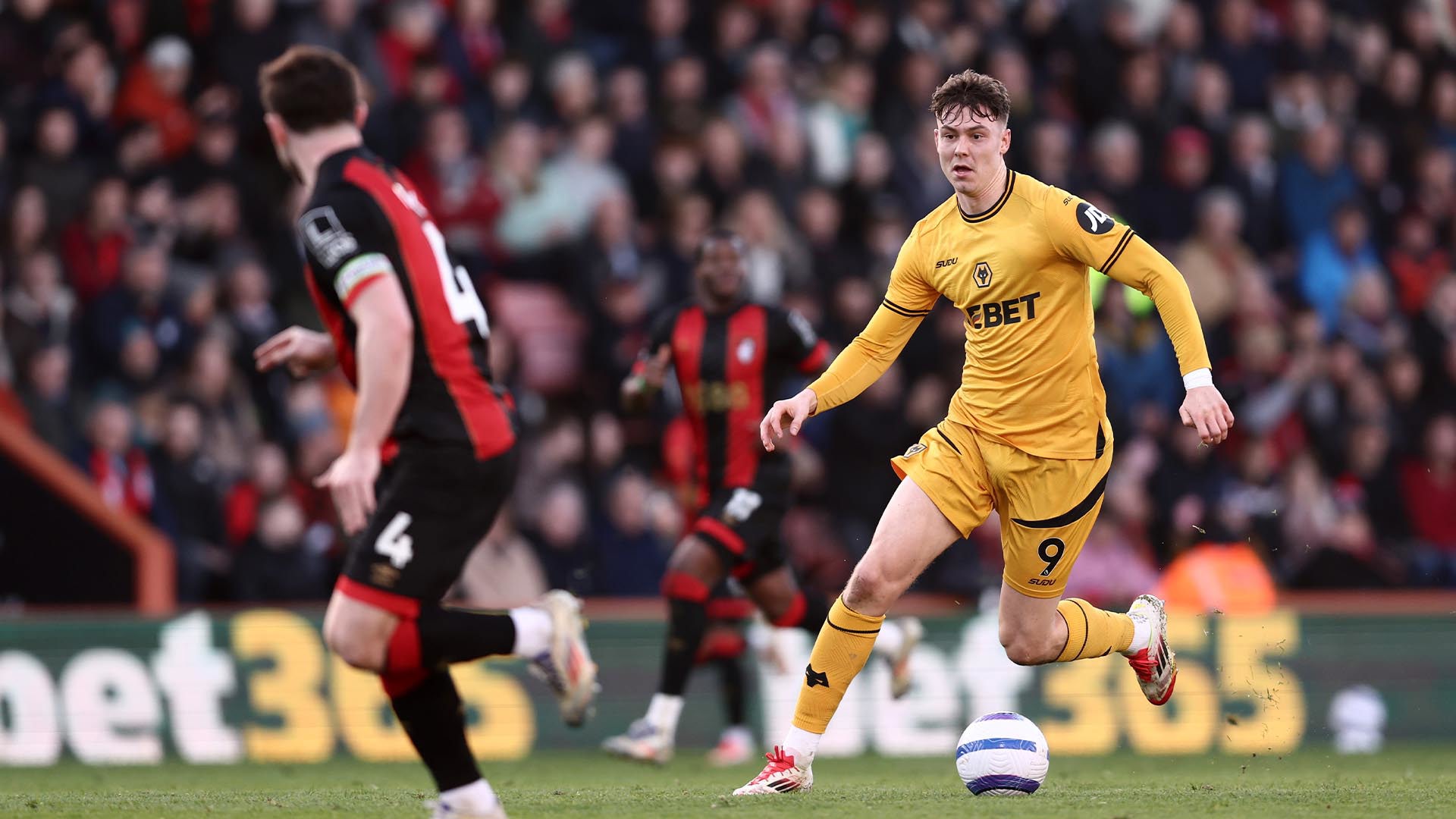 Wolves vs Fulham – A Premier League Clash Under the Lights