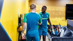 James Signs 10