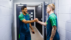 James Signs 11