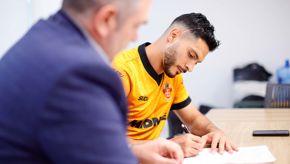 Raul Signing6