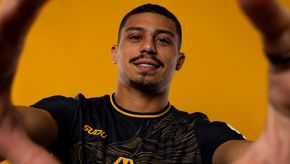 Andre Signing 9