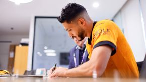 Raul Signing7