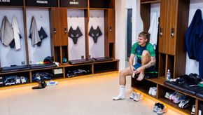 James Signs 9